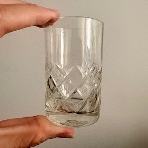 Porta-fósforos em vidro lapidado clássico