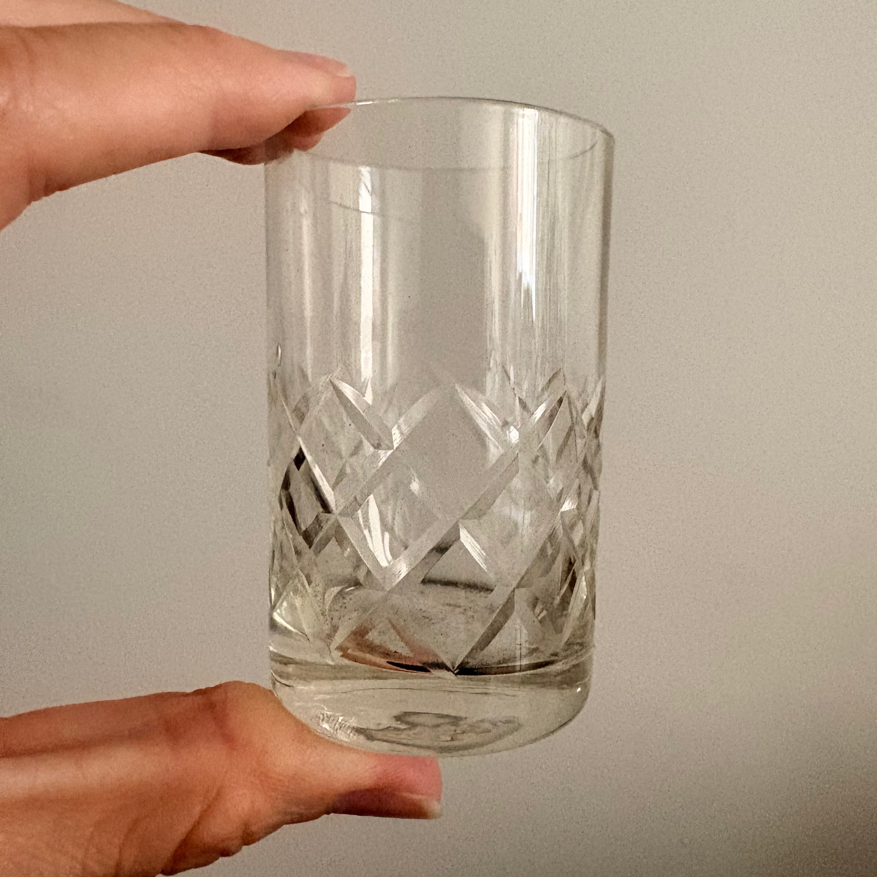 Porta-fósforos em vidro lapidado clássico